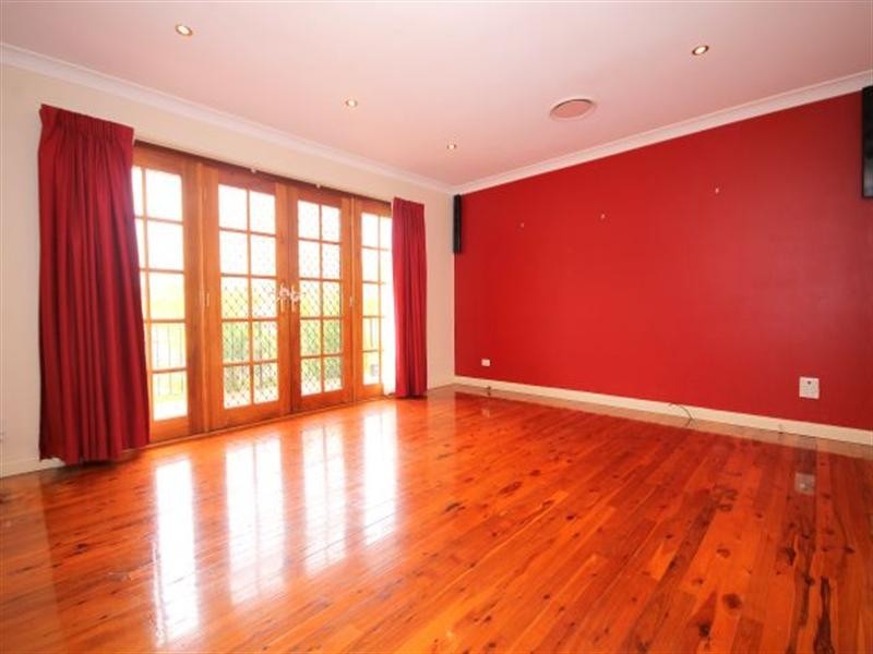 29 Caroline Crescent, Georges Hall NSW 2198