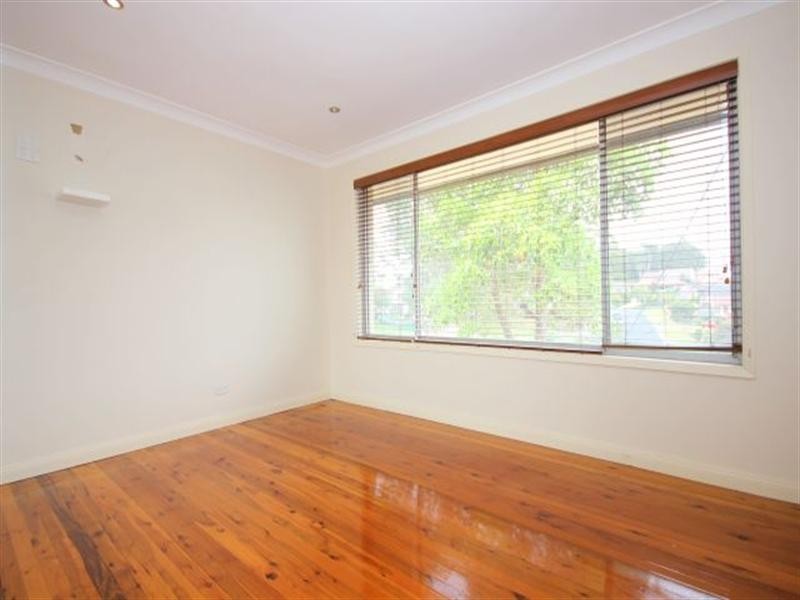 29 Caroline Crescent, Georges Hall NSW 2198