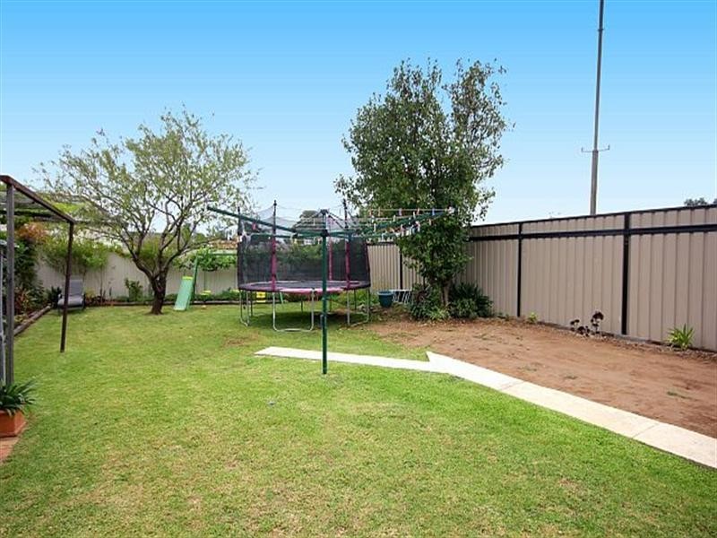 25 Urunga Parade, Punchbowl NSW 2196