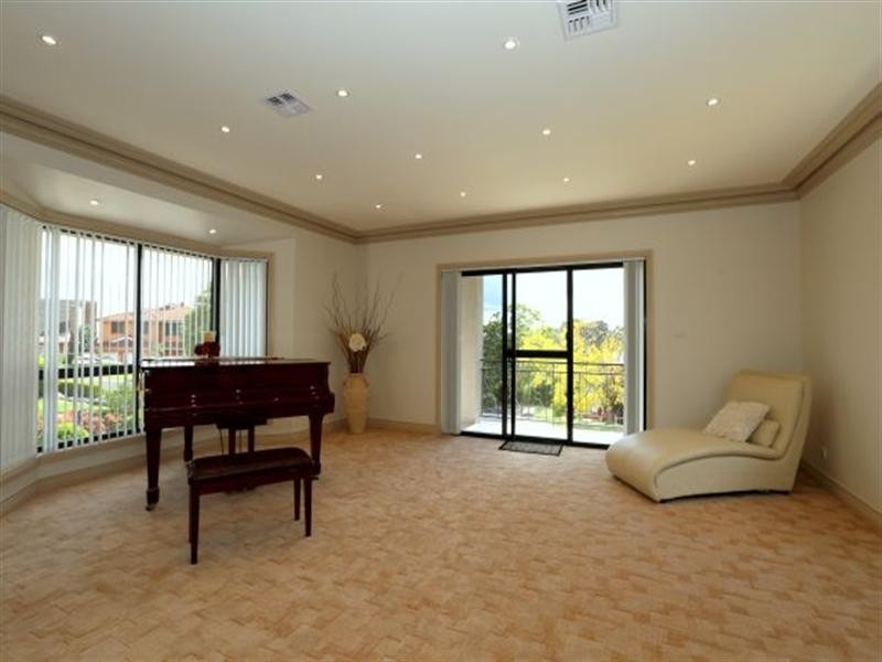 9 Kinsella Street, Illawong NSW 2234