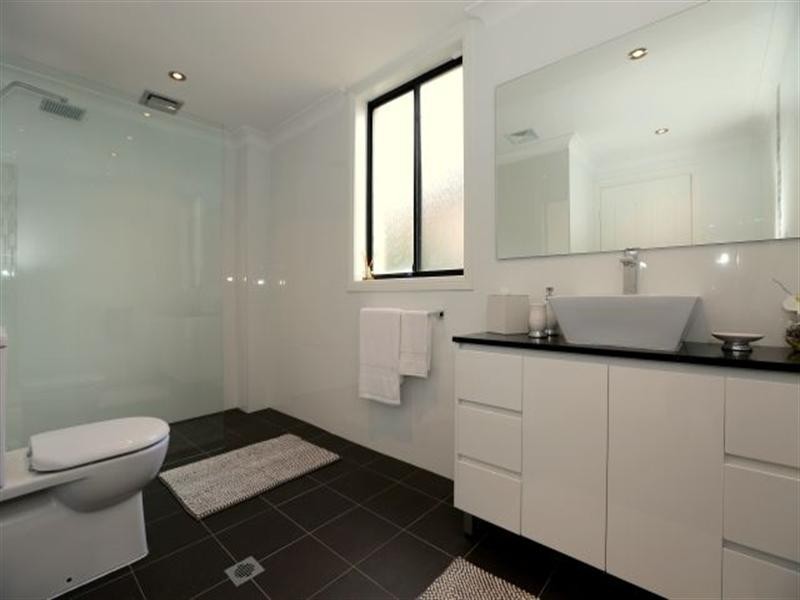 9 Kinsella Street, Illawong NSW 2234