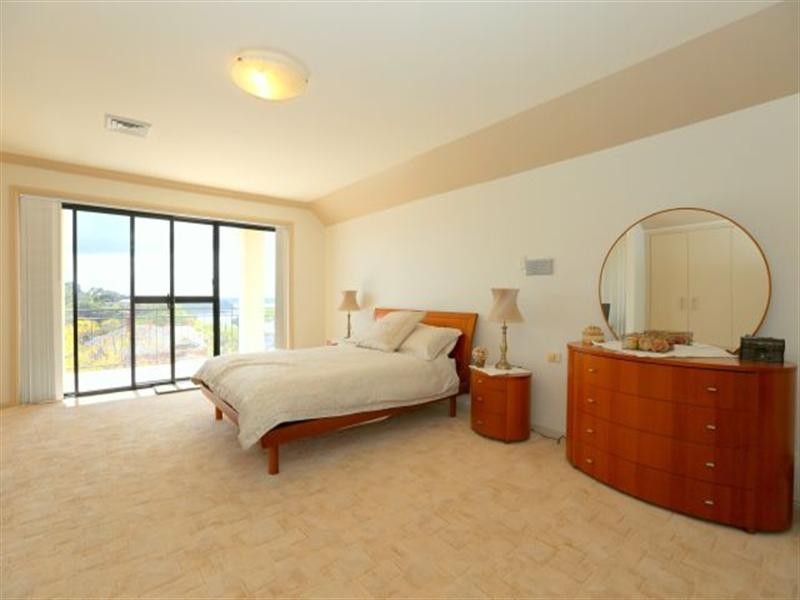 9 Kinsella Street, Illawong NSW 2234