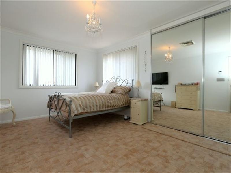 9 Kinsella Street, Illawong NSW 2234