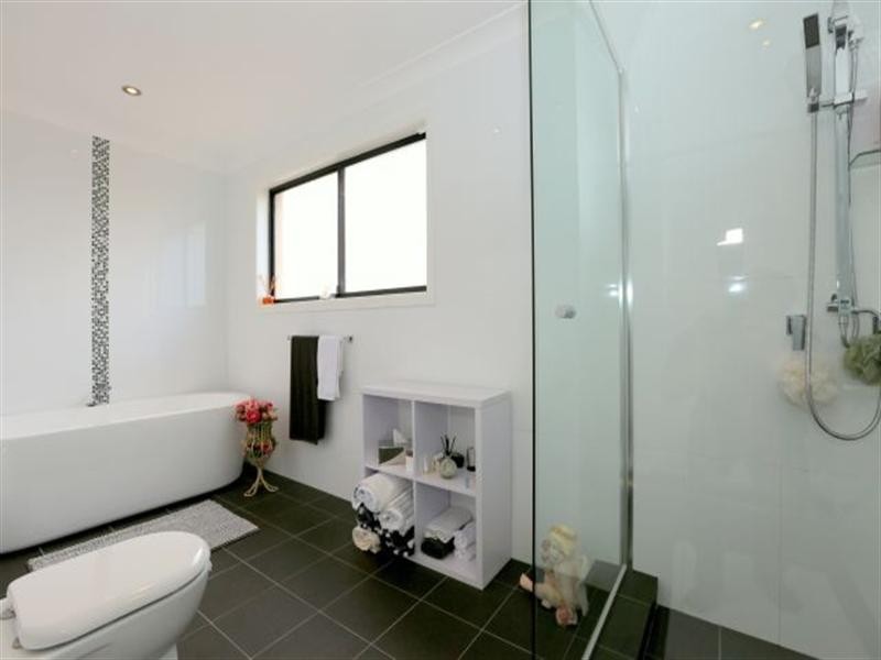 9 Kinsella Street, Illawong NSW 2234