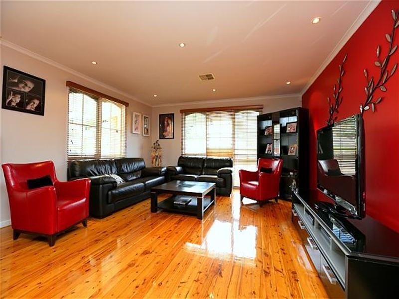 32 Caroline Crescent, Georges Hall NSW 2198