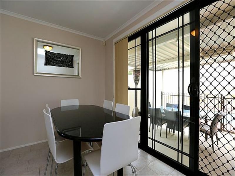 32 Caroline Crescent, Georges Hall NSW 2198