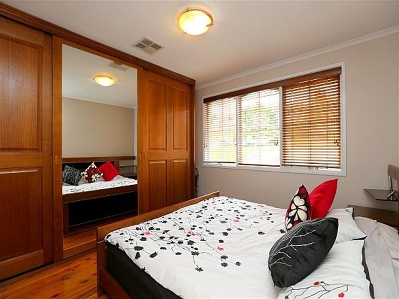 32 Caroline Crescent, Georges Hall NSW 2198