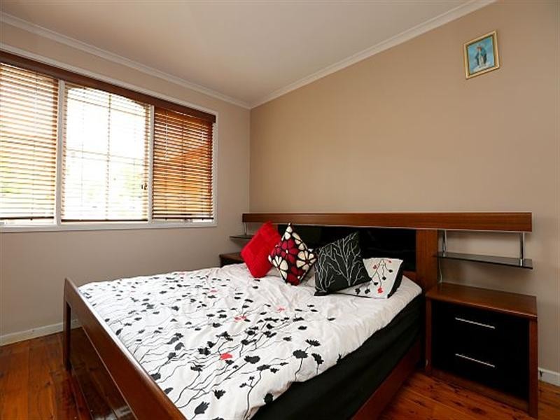 32 Caroline Crescent, Georges Hall NSW 2198