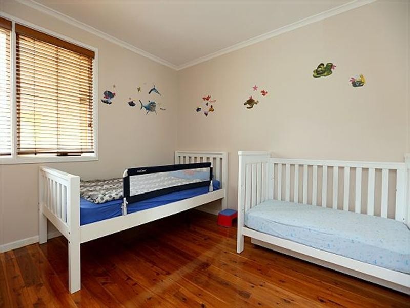 32 Caroline Crescent, Georges Hall NSW 2198