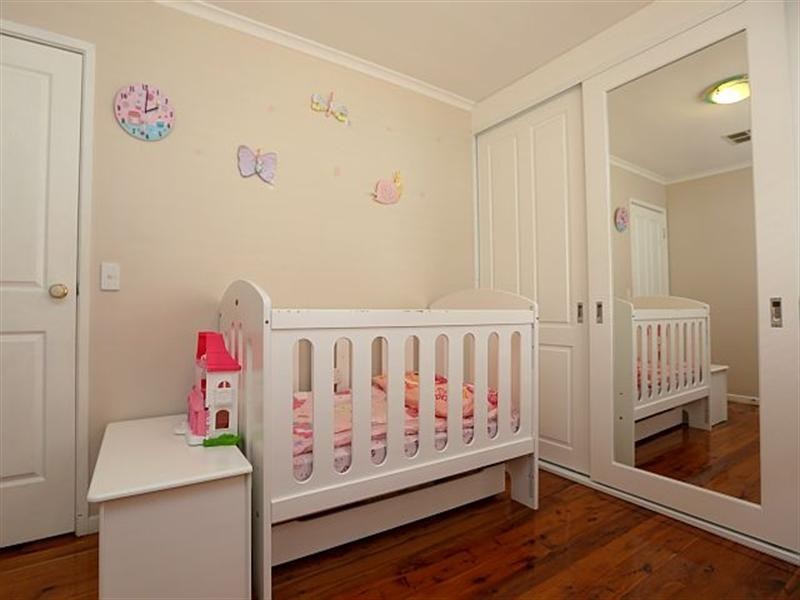 32 Caroline Crescent, Georges Hall NSW 2198