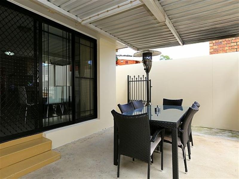 32 Caroline Crescent, Georges Hall NSW 2198