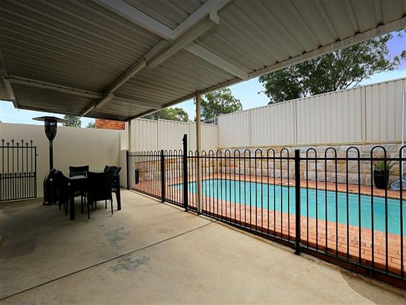 32 Caroline Crescent, Georges Hall NSW 2198