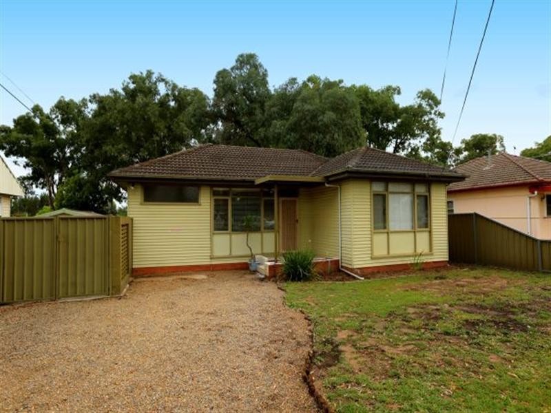 29 Endeavour Road, Georges Hall NSW 2198