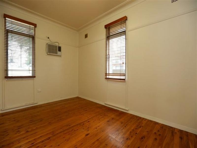 29 Endeavour Road, Georges Hall NSW 2198