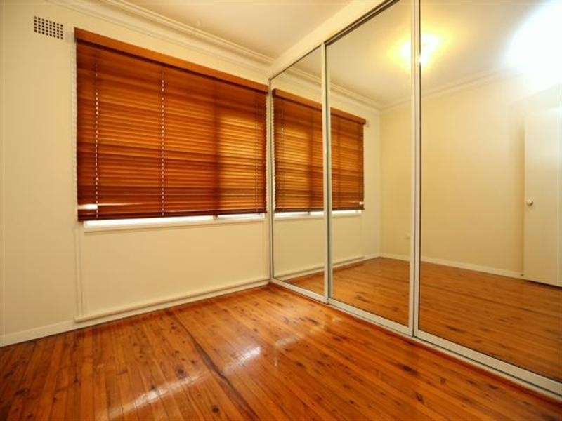 29 Endeavour Road, Georges Hall NSW 2198