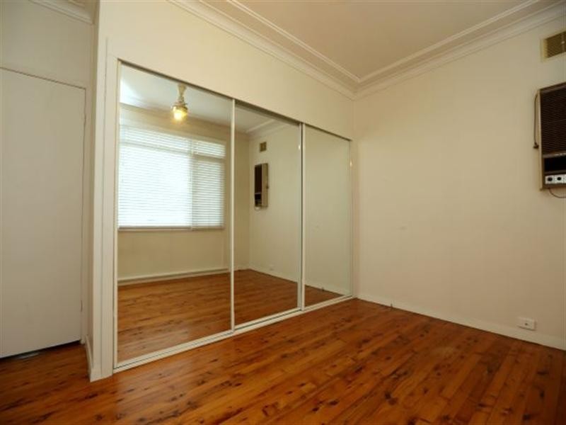 29 Endeavour Road, Georges Hall NSW 2198