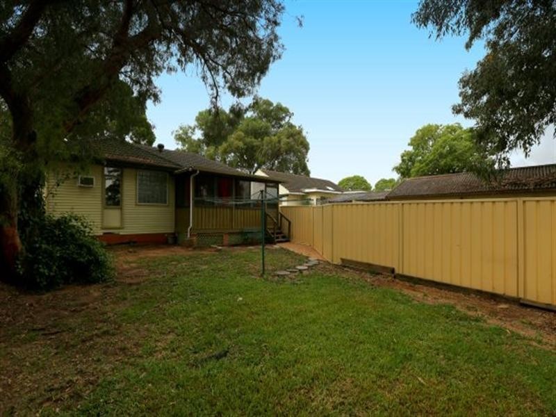 29 Endeavour Road, Georges Hall NSW 2198