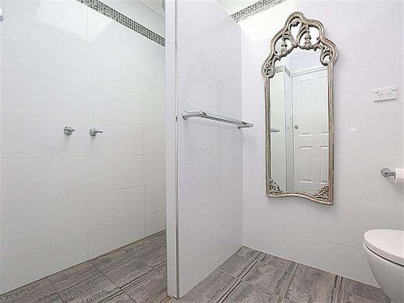 1 Whitemore Avenue, Georges Hall NSW 2198