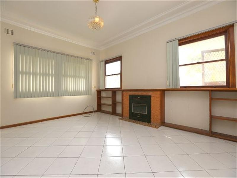 8 Edgar Street, Condell Park NSW 2200