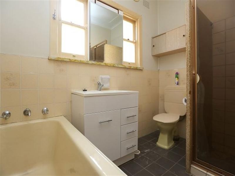 8 Edgar Street, Condell Park NSW 2200