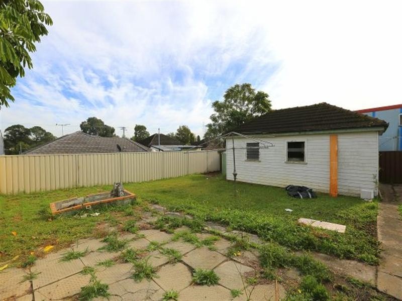 8 Edgar Street, Condell Park NSW 2200