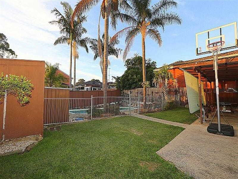 128 Rex Road, Georges Hall NSW 2198