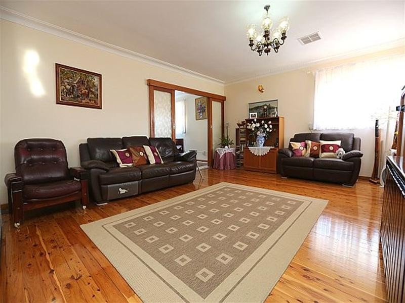 1 Arana Close, Georges Hall NSW 2198