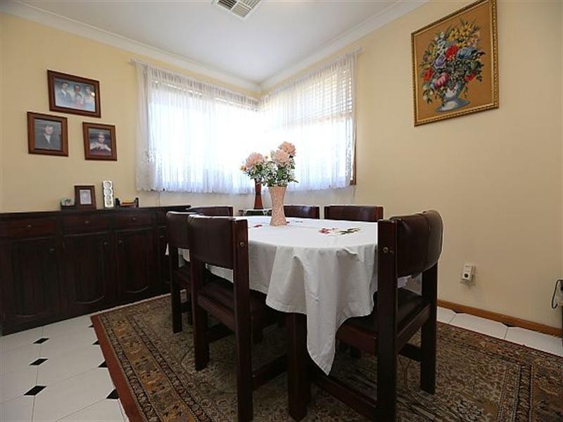 1 Arana Close, Georges Hall NSW 2198