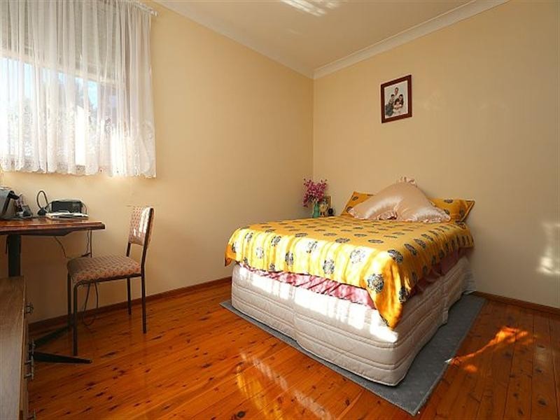 1 Arana Close, Georges Hall NSW 2198