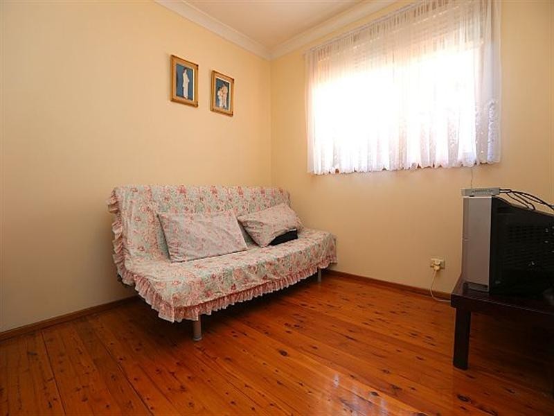 1 Arana Close, Georges Hall NSW 2198