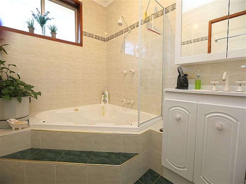 1 Arana Close, Georges Hall NSW 2198