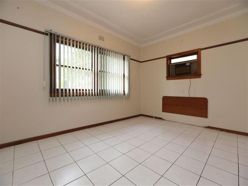 8 Edgar Street, Condell Park NSW 2200