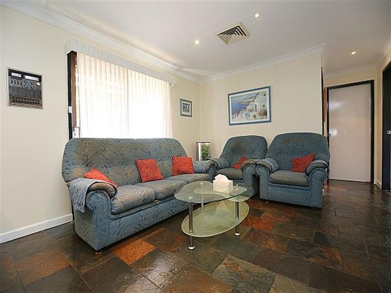 21 Pennington Avenue, Georges Hall NSW 2198