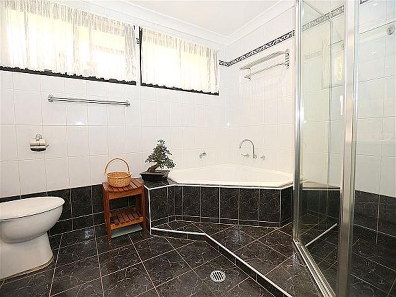 21 Pennington Avenue, Georges Hall NSW 2198