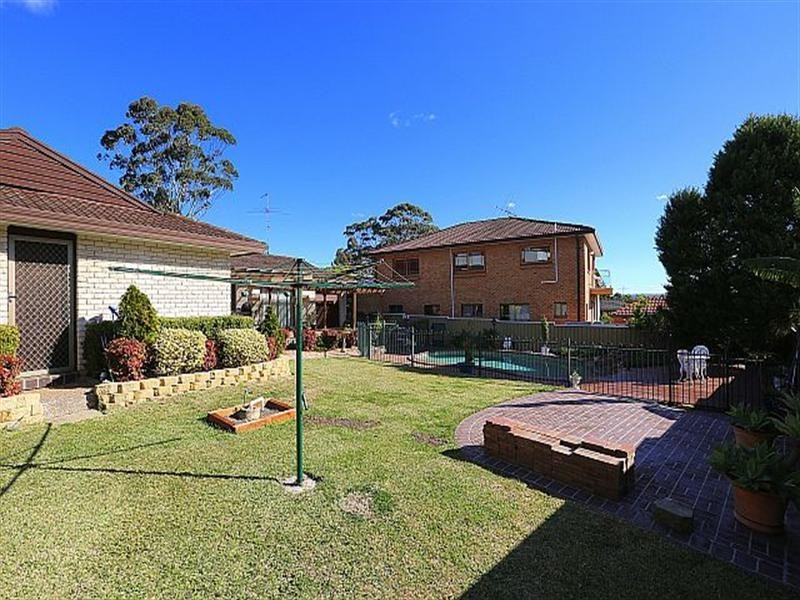 21 Pennington Avenue, Georges Hall NSW 2198