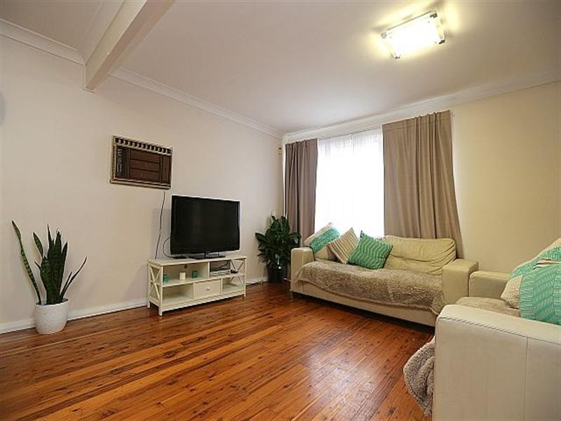 8/8A Chiswick Road, Greenacre NSW 2190