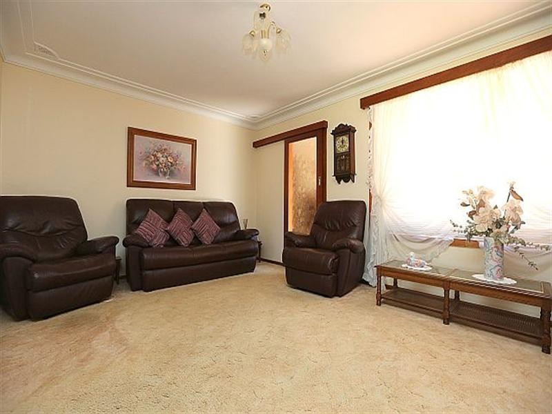 13 Surrey Avenue, Georges Hall NSW 2198