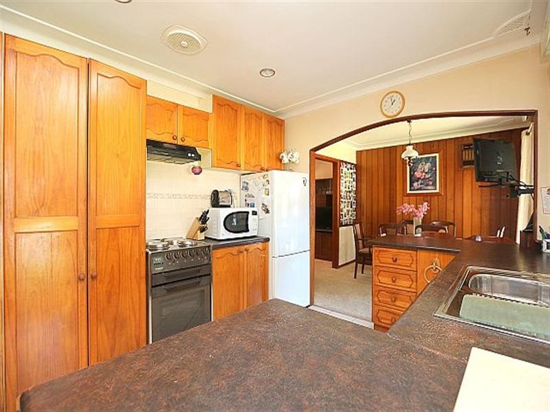 13 Surrey Avenue, Georges Hall NSW 2198