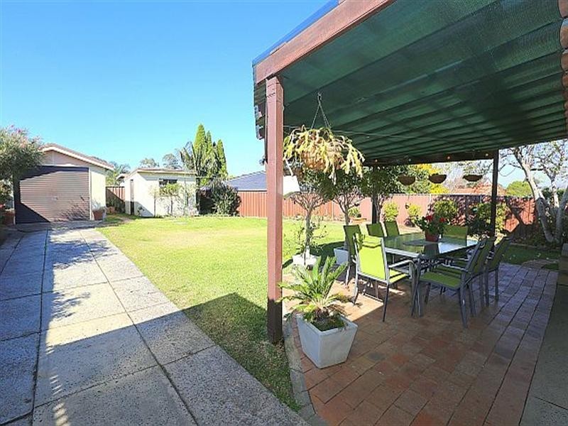 13 Surrey Avenue, Georges Hall NSW 2198