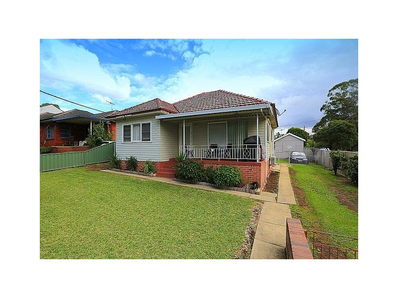 8 Georges Crescent, Georges Hall NSW 2198