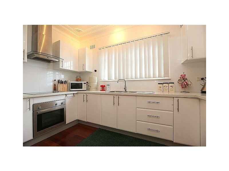 8 Georges Crescent, Georges Hall NSW 2198