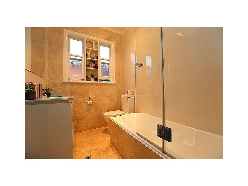 8 Georges Crescent, Georges Hall NSW 2198