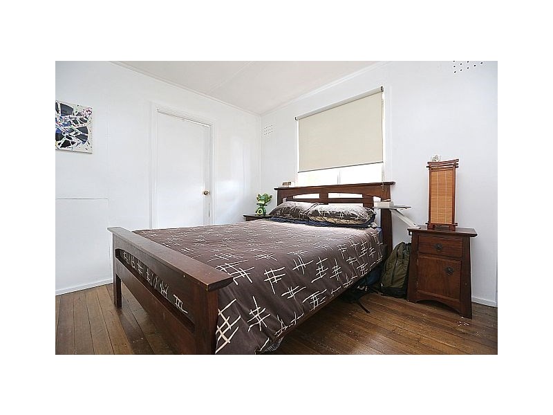 8 Georges Crescent, Georges Hall NSW 2198