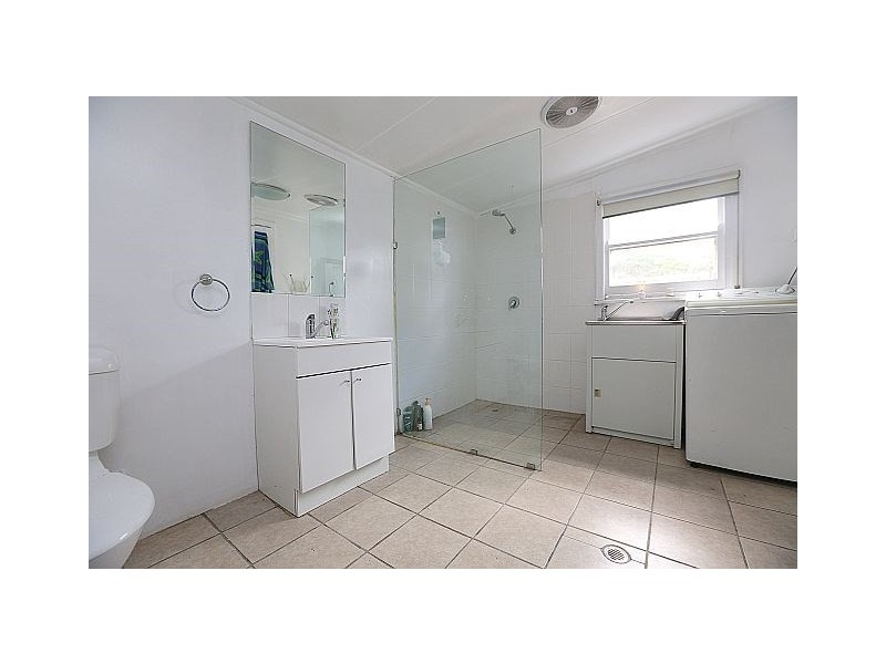 8 Georges Crescent, Georges Hall NSW 2198