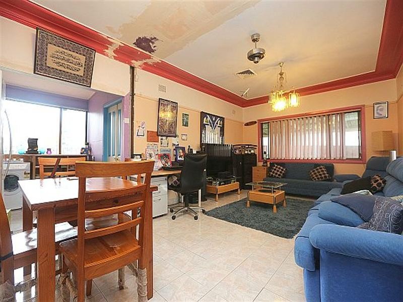 8 Burrows Avenue, Chester Hill NSW 2162