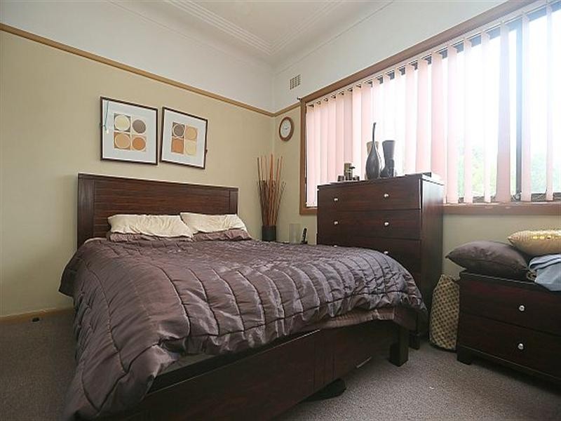 8 Burrows Avenue, Chester Hill NSW 2162