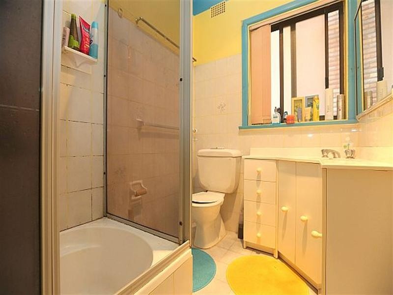 8 Burrows Avenue, Chester Hill NSW 2162