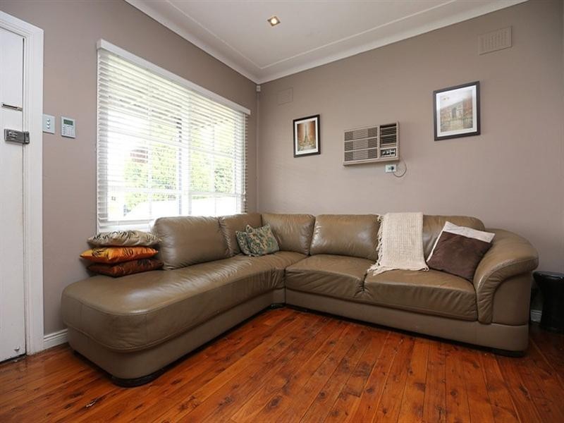 54 Endeavour Road, Georges Hall NSW 2198