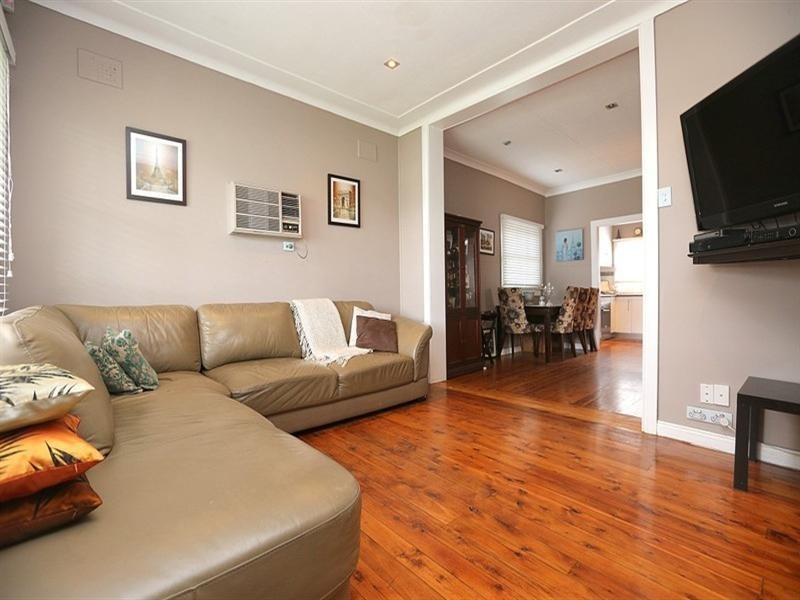 54 Endeavour Road, Georges Hall NSW 2198