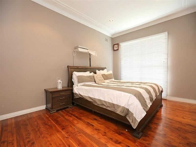 54 Endeavour Road, Georges Hall NSW 2198